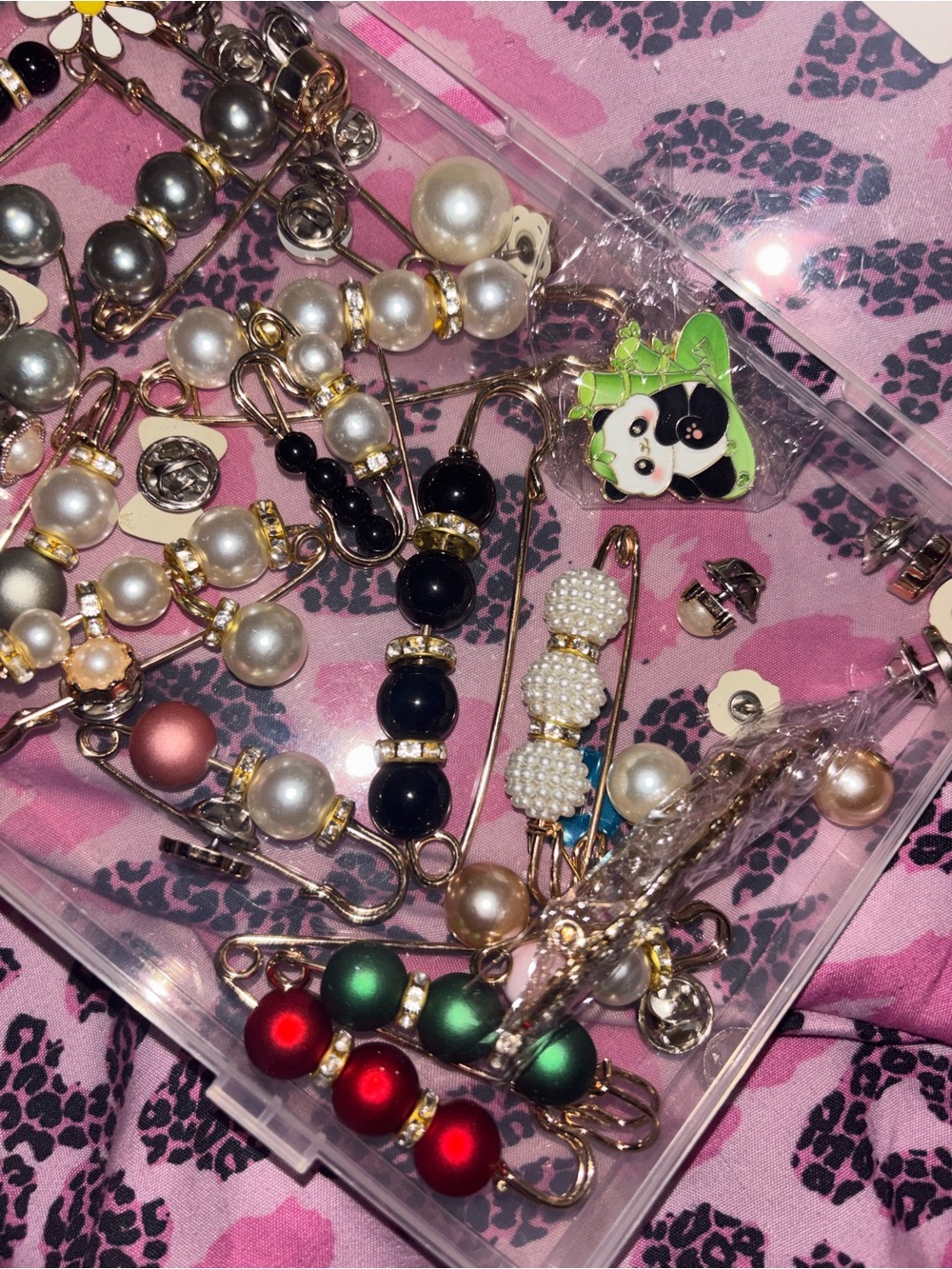 Decorative Fashion Pins (20+)